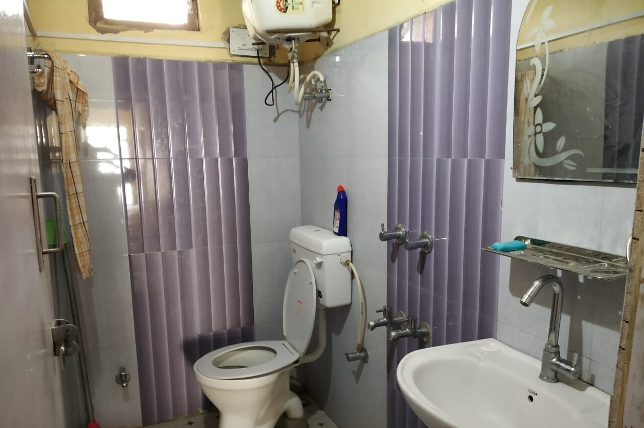 Eay Ma Ho Homestay | Rooms & Kitchen - Tap to explore photos