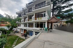 HOTEL SWEET HOME (5 MINS. AWAY FROM MALL ROAD), Manali