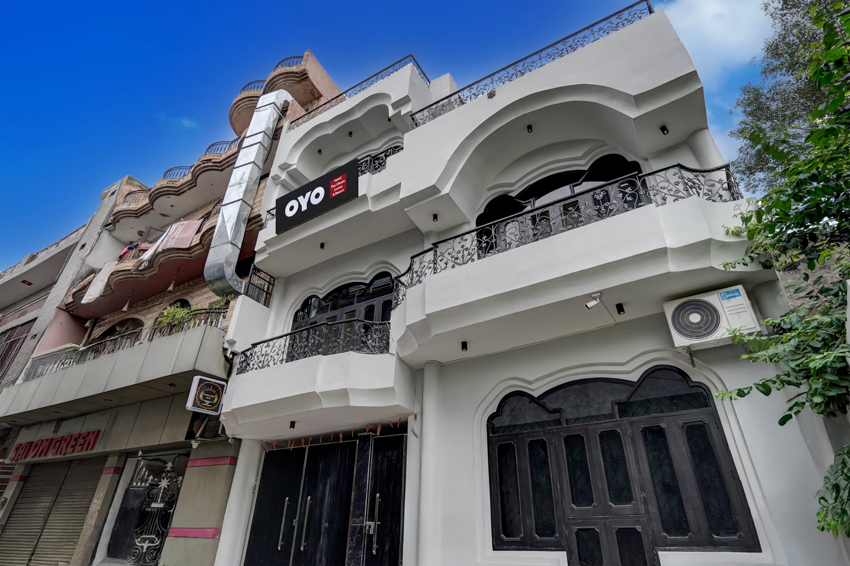 Hotel O The Classic Crown Hotel & Resort - Tap to explore photos