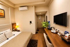 Nest and Nook Stayz, Greater Noida
