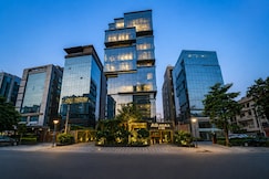 Aquila Grand Suites, Noida