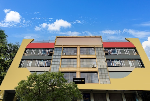 Super Townhouse Oak PTC Indore Junction