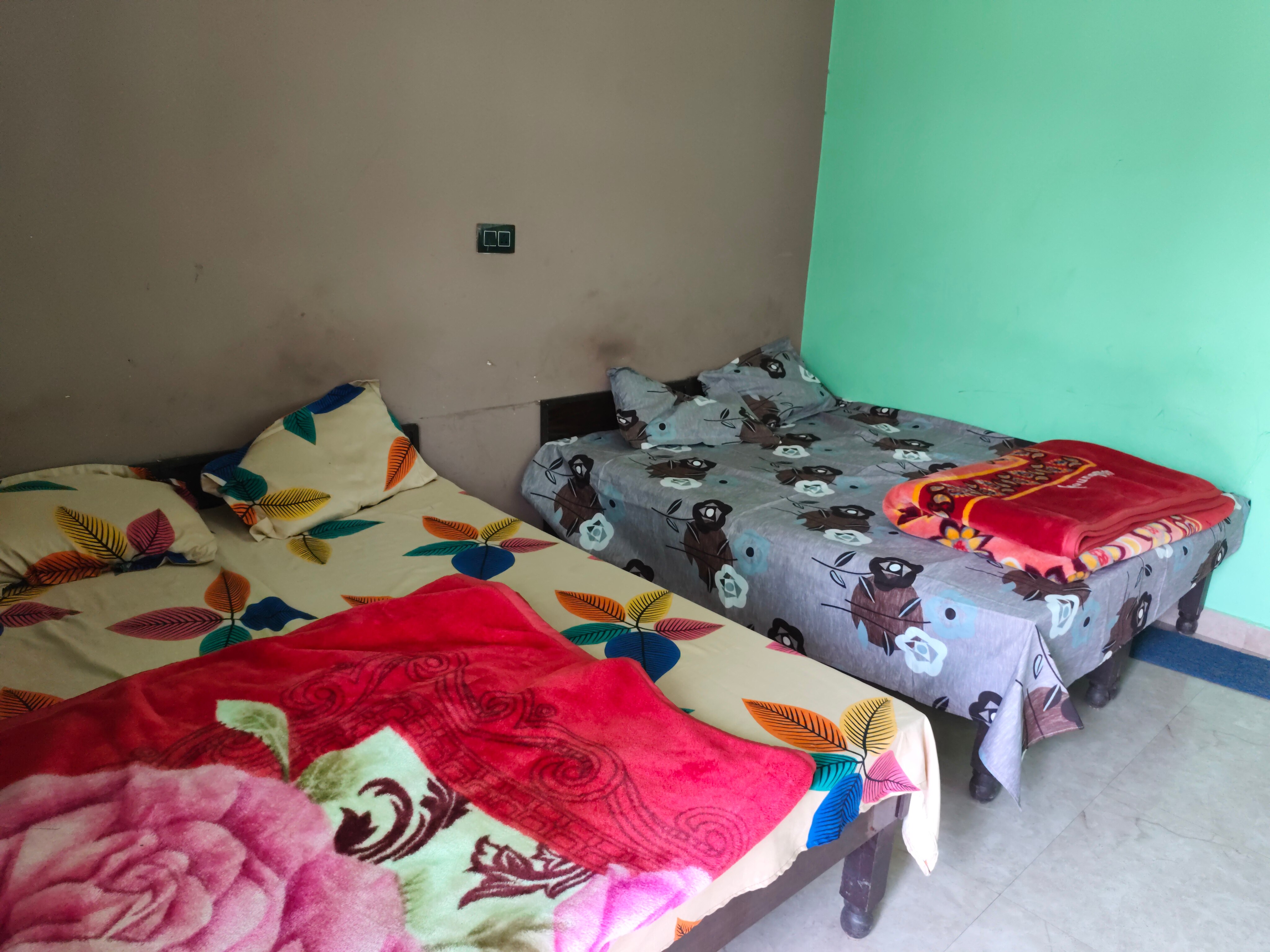 Sarthak Home Stay - Tap to explore photos