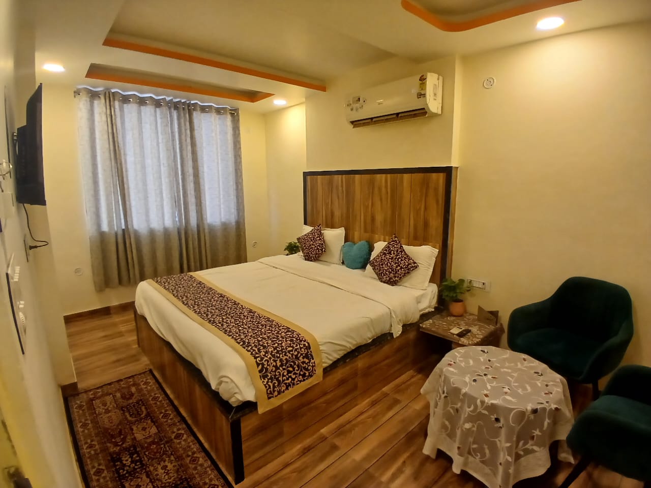 Pragati Hotel - Tap to explore photos