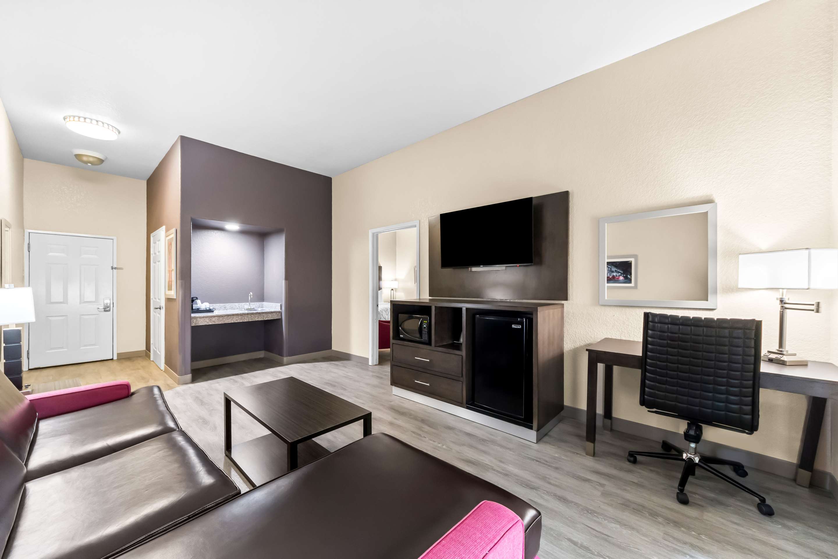 Best Western Boerne Inn & Suites - Tap to explore photos