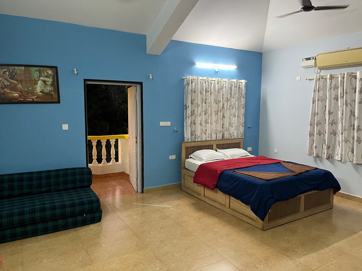 Baga Studio Apartment Top Floor 2 Min walk away to Baga Beach - Tap to explore photos
