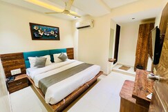 Hotel Pelican Lake, Sanand