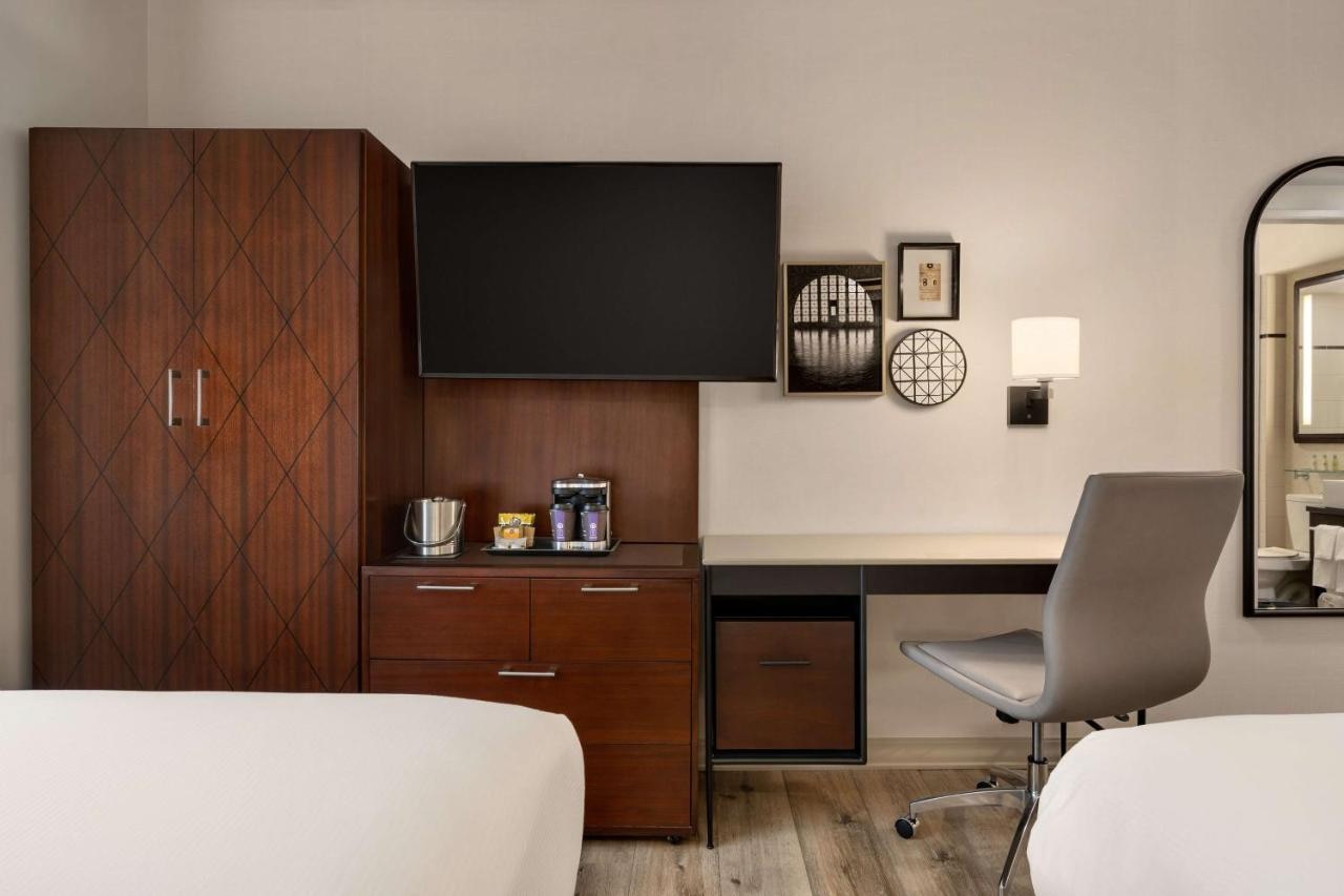 DoubleTree by Hilton New York Downtown - Tap to explore photos