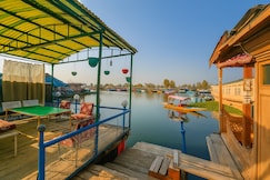 PASADONA FLOATING HOUSEBOAT, Srinagar