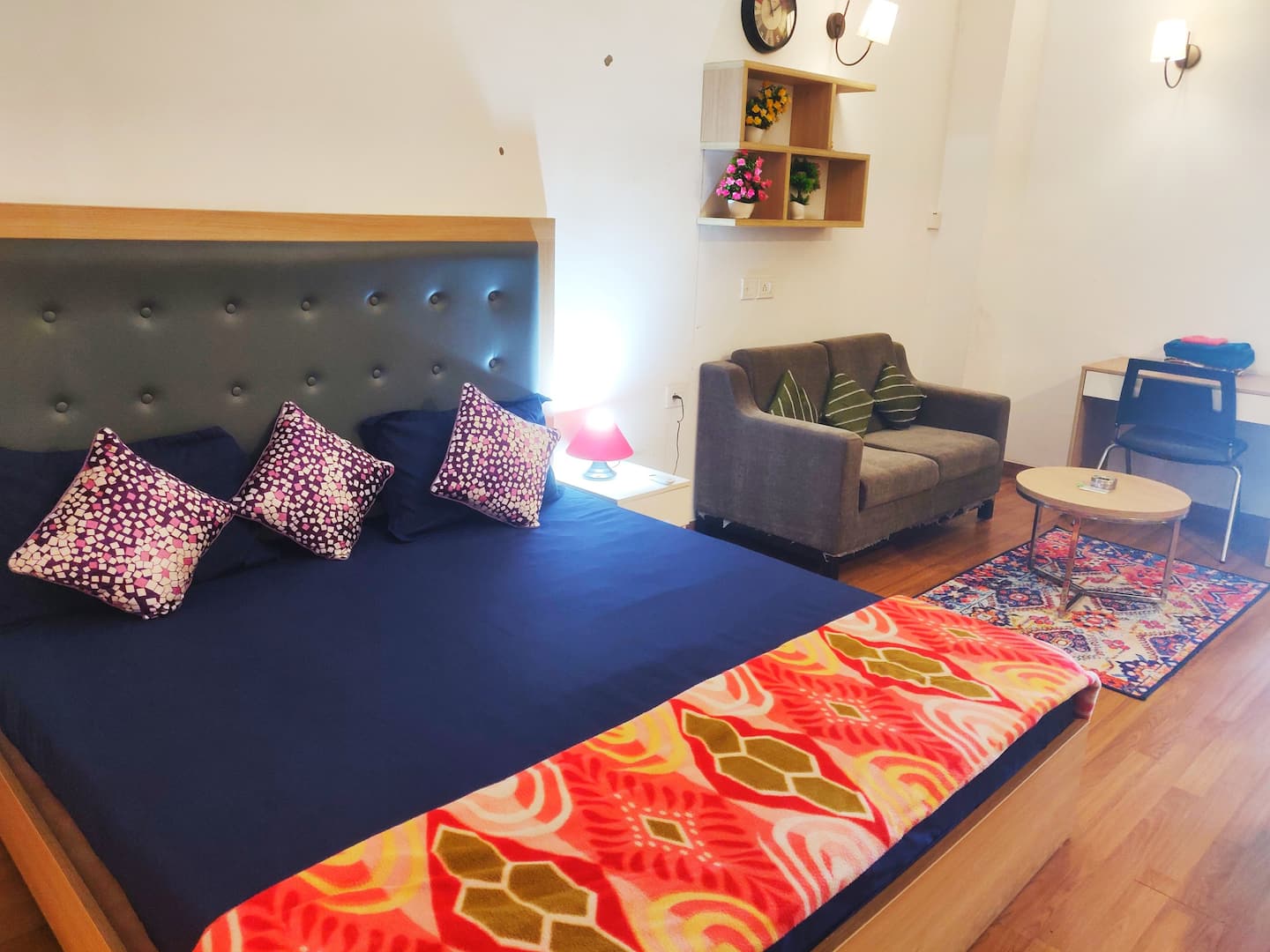 UNO HOMES FULLY FURNISHED SERVICE APARTMENT NOIDA - Tap to explore photos