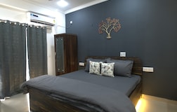 THE LOFTHOUSE
