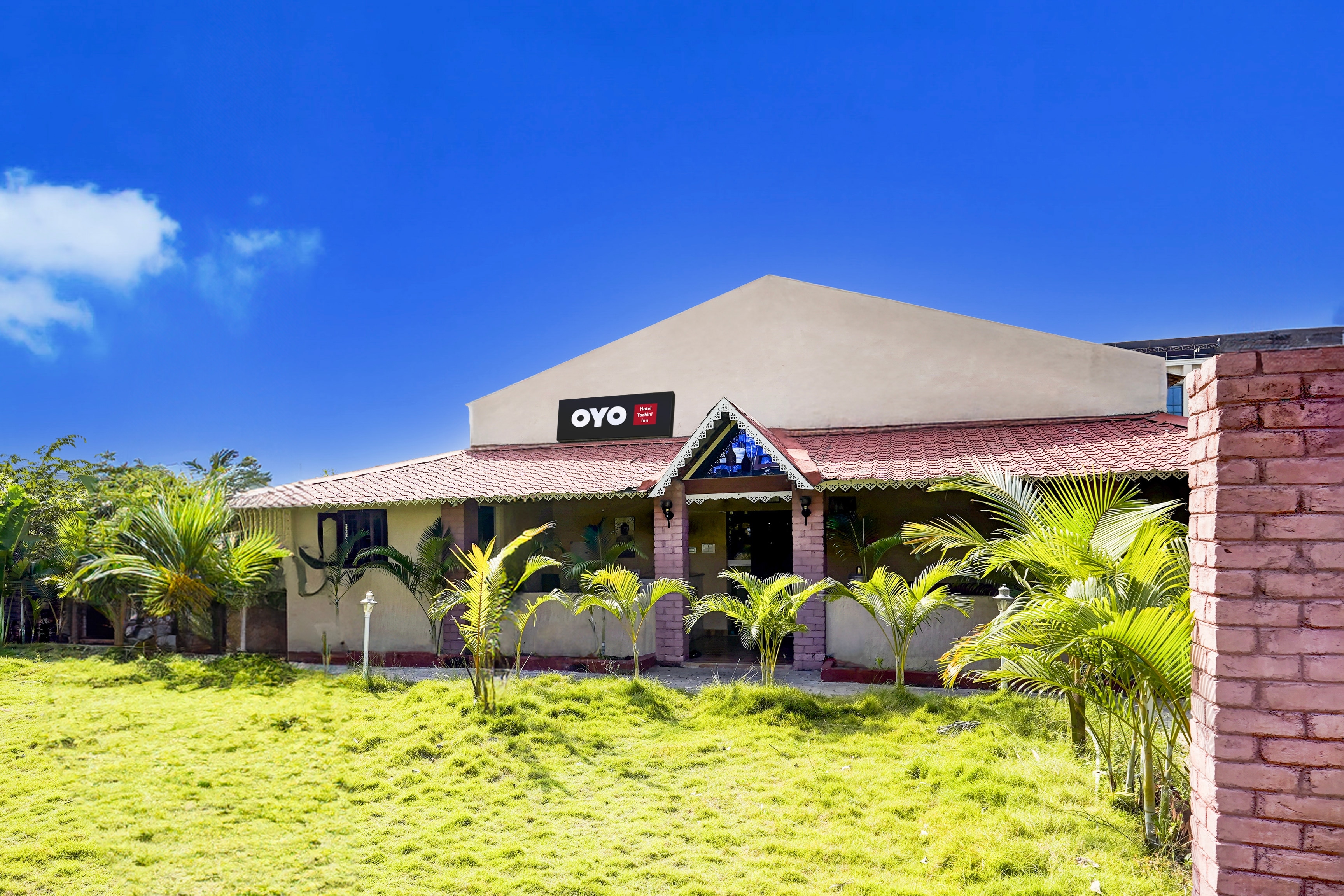 Super Hotel O Yazhini Inn - Tap to explore photos