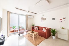 Sun-kissed, Spacious 2bhk with Balcony in Powai by Iconic Stays, Mumbai