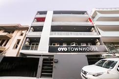 Super Townhouse 557 Near Golf course road, Gurgaon