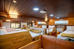 Heraa Dormitory Male Only, Mumbai