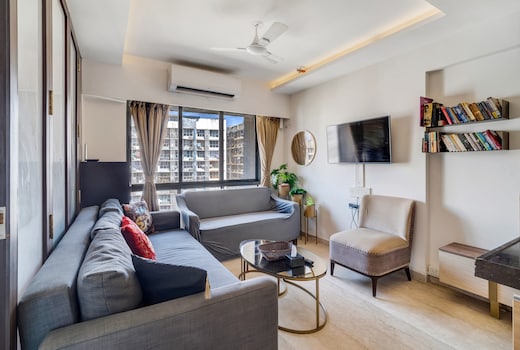 Lily Modern Studio in BKC Pool Wi Fi Kitchen