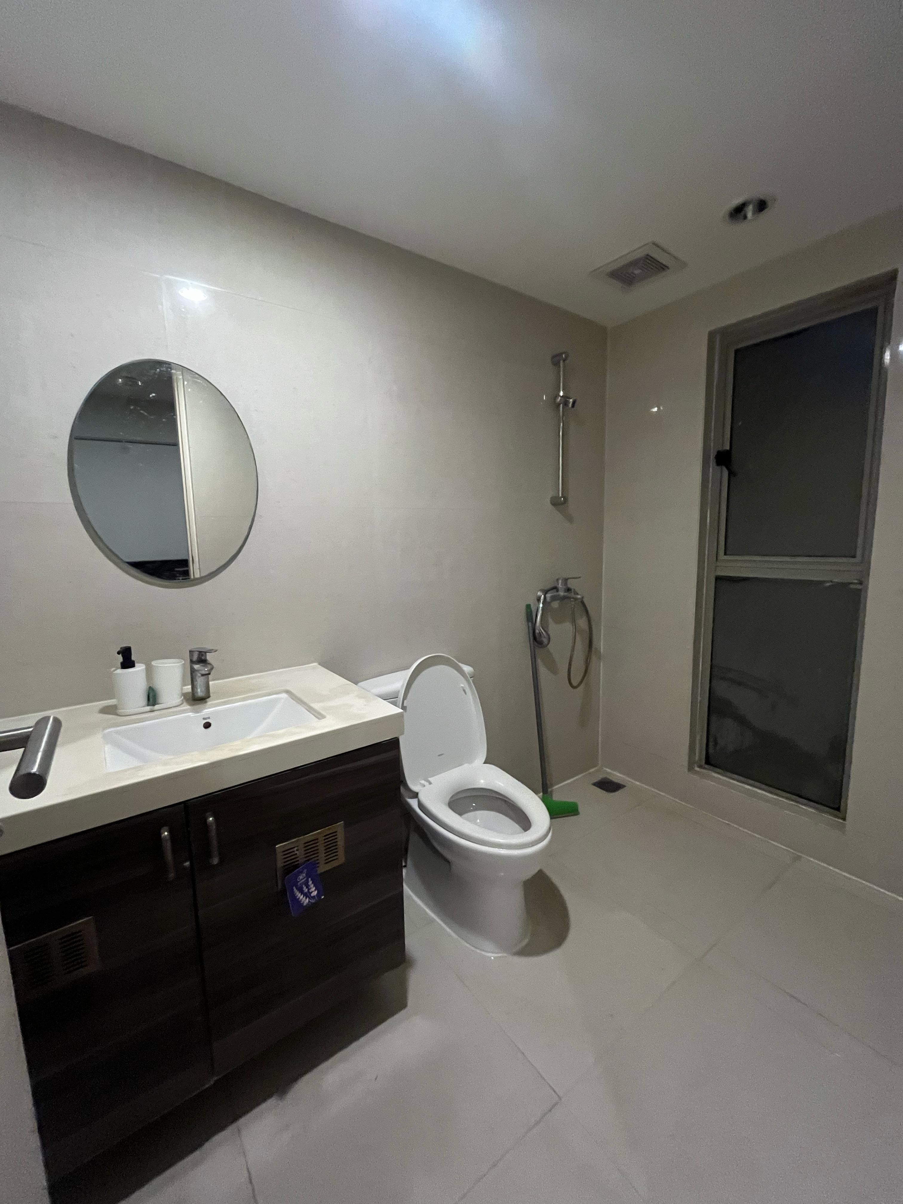 Luxury apartment near airport - Tap to explore photos
