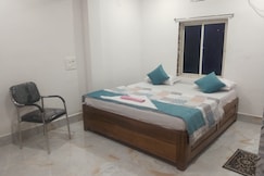 KONARK STAR GUEST HOUSE, 50 mtrs From Konark Sun Temple, Konark