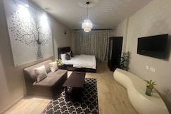 Modern Jacuzzi Suite by Cayetana | Railway Station, Jaipur