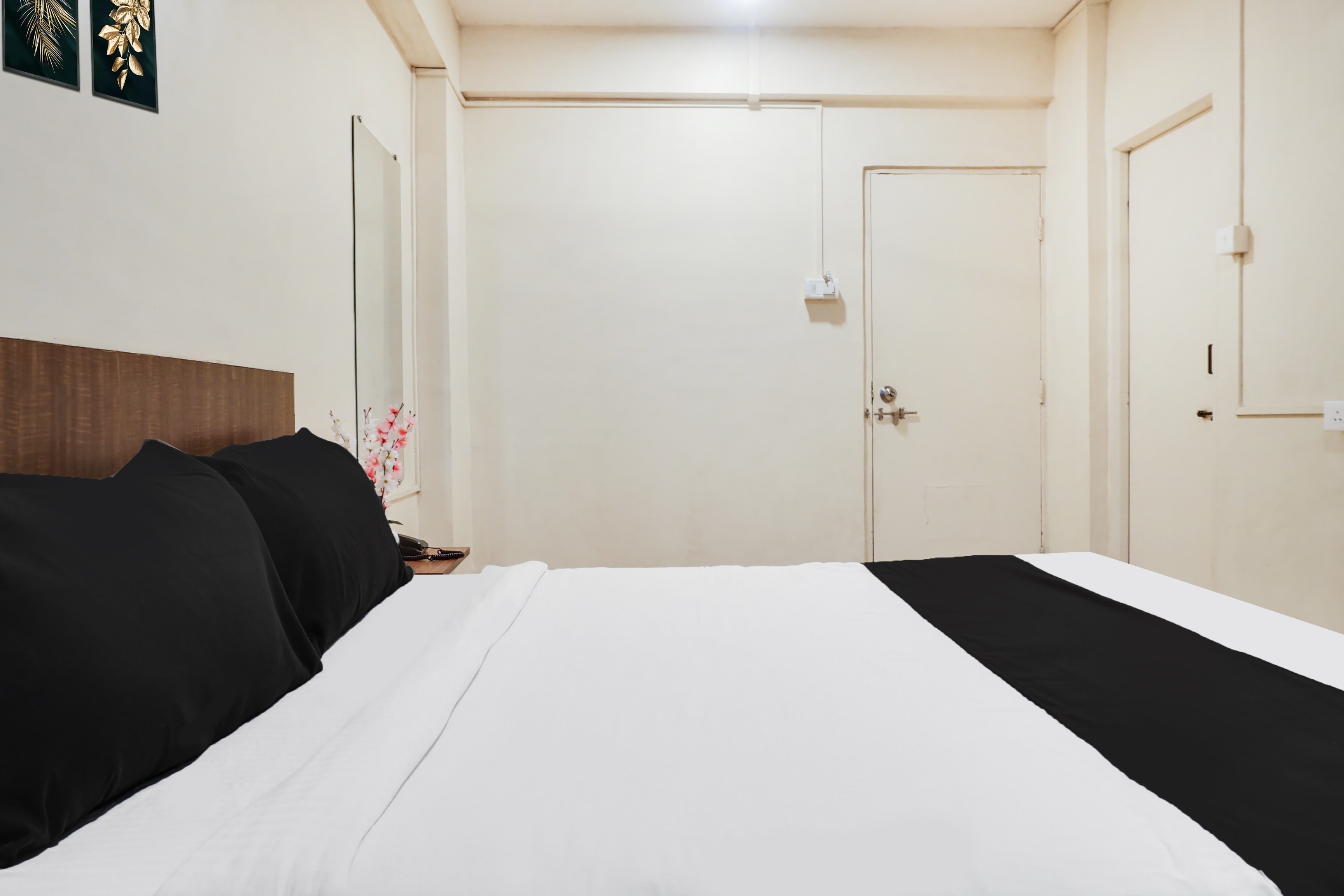 Super Hotel O Jadhav Nagar Near Sinhgad College - Tap to explore photos