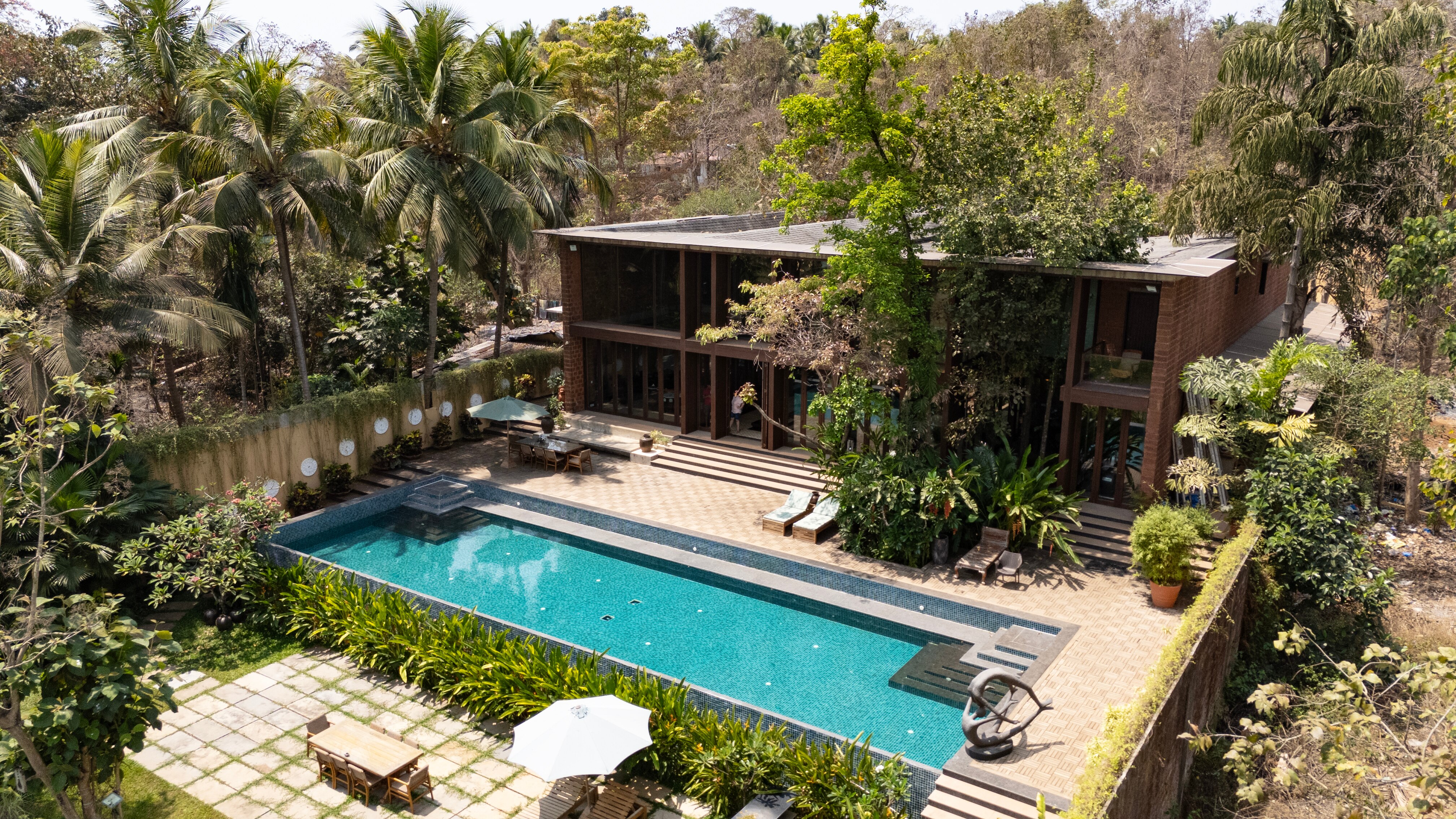 Elegant 3 BHK Villa with Infinity Pool in Aldona - Tap to explore photos