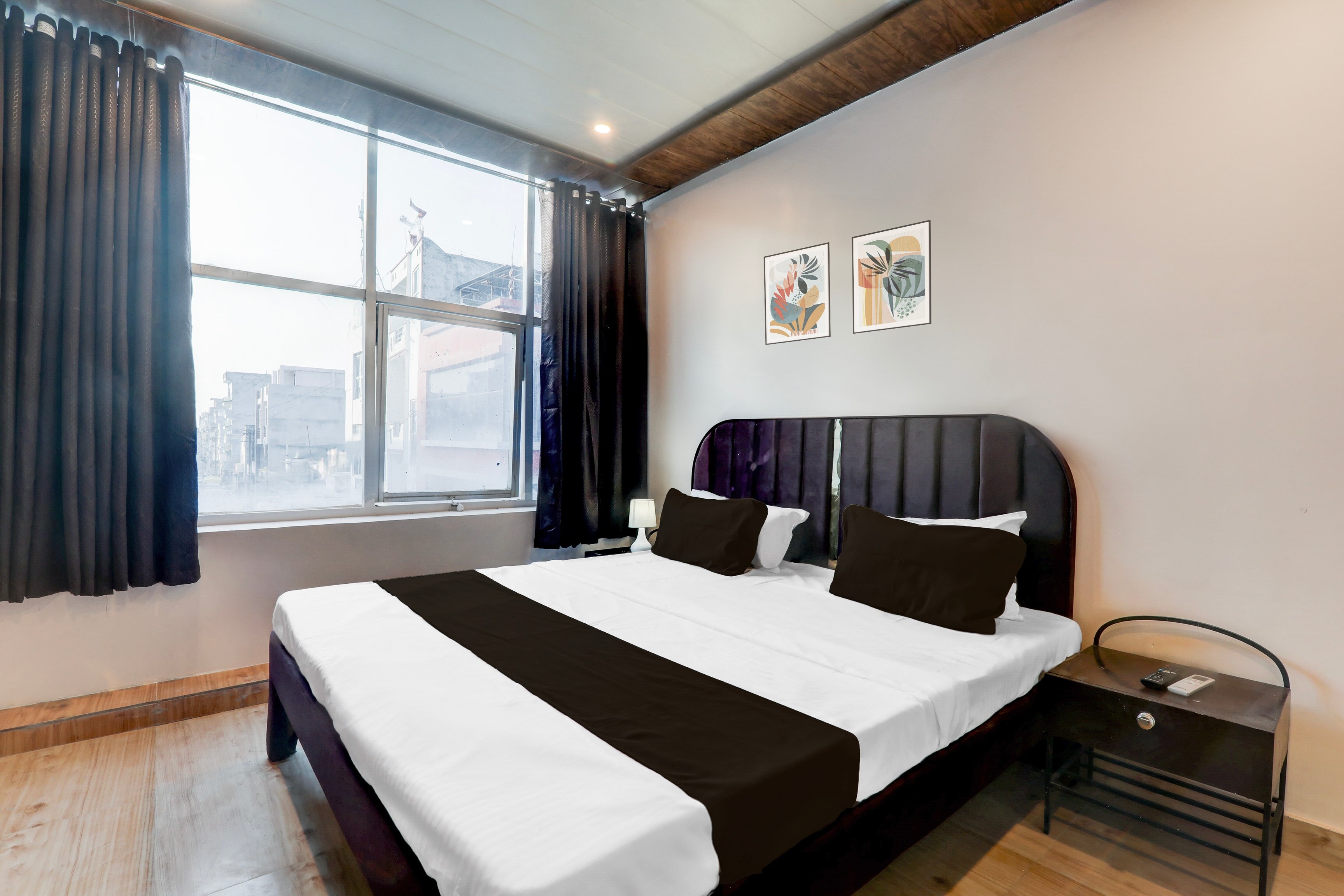 Super Hotel O Aastha Inn - Tap to explore photos