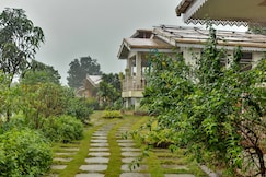 ELIVAAS Signature Junglebrooke | 8 Room Cottage Estate With Swimming Pool, Kolad