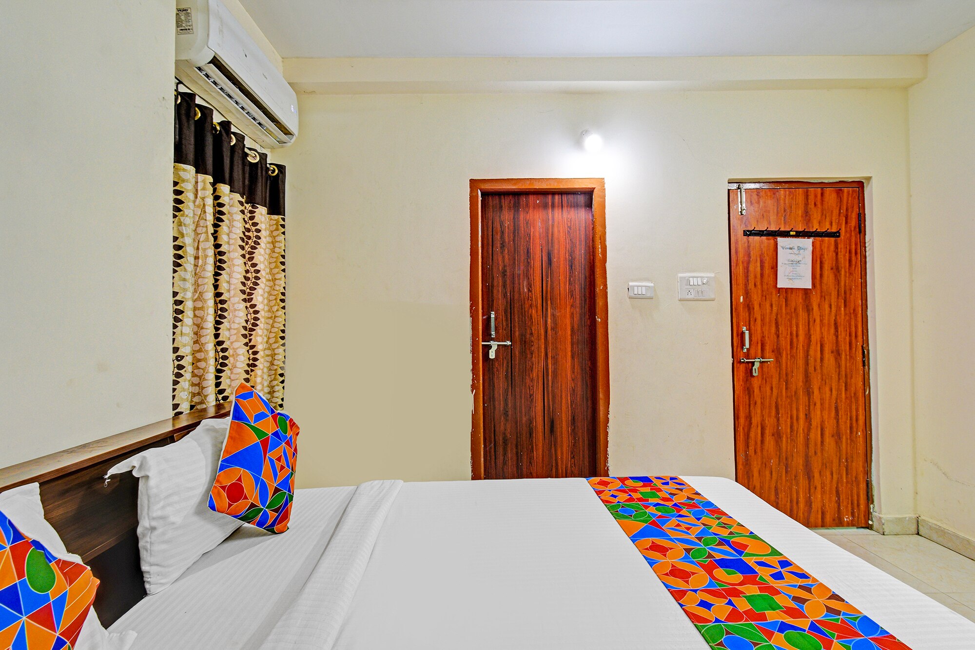 Fabhotel Verizon Stays- Nr NARAYANA IIT JEE COLLEGE FOR GIRLS, MALLAMPET - Tap to explore photos