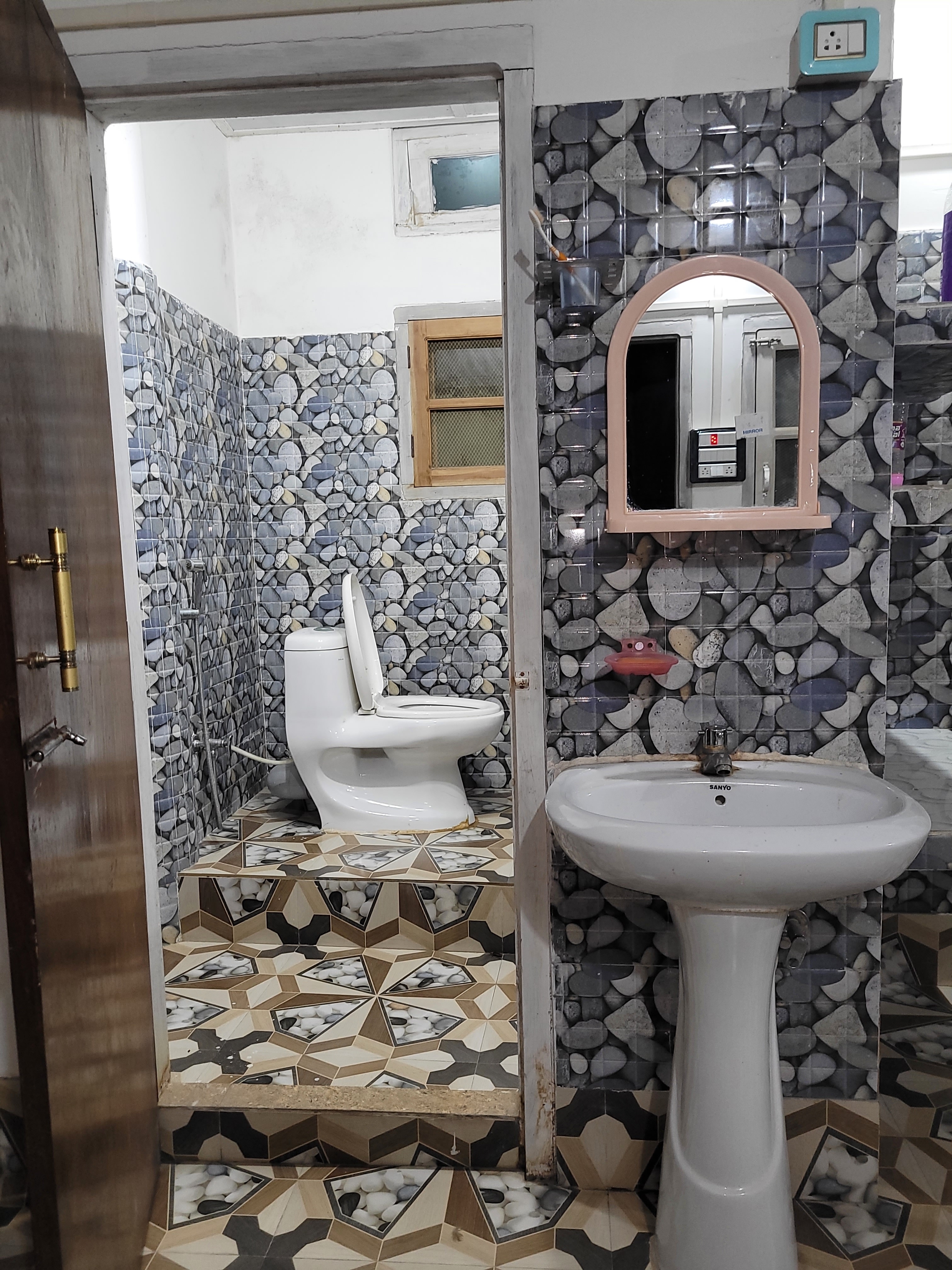 Rishi Homestay - Tap to explore photos