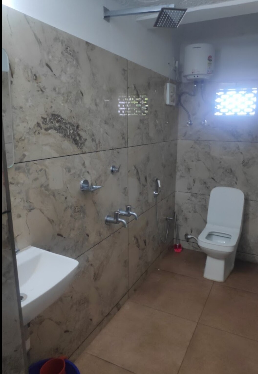Heal Hive Homestay - Tap to explore photos