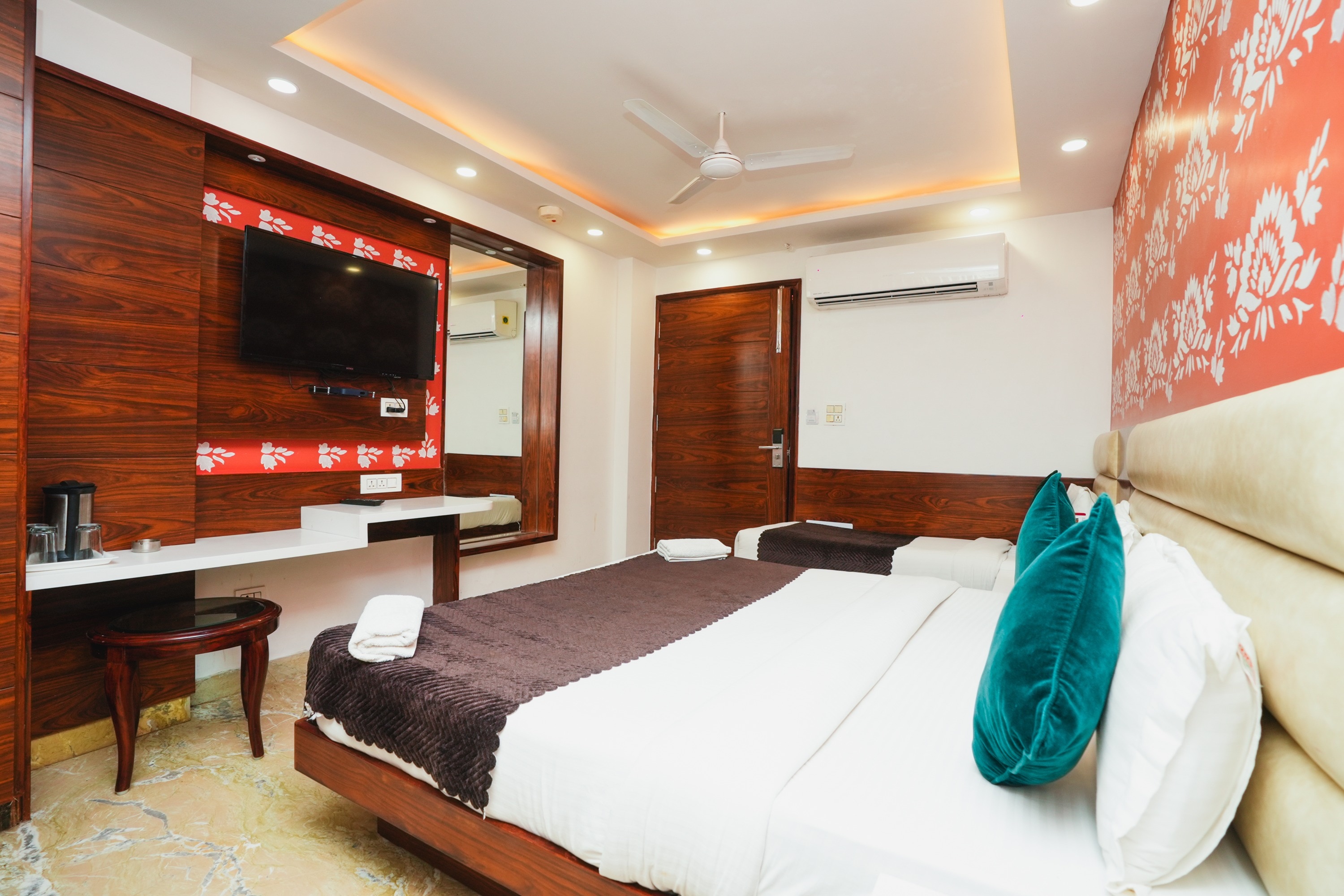 Hotel Kabir Palace Karol Bagh - Tap to explore photos