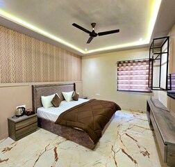 Deluxe king room