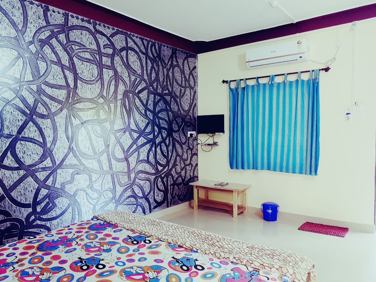 Standard King Bed Room with Pool View 1