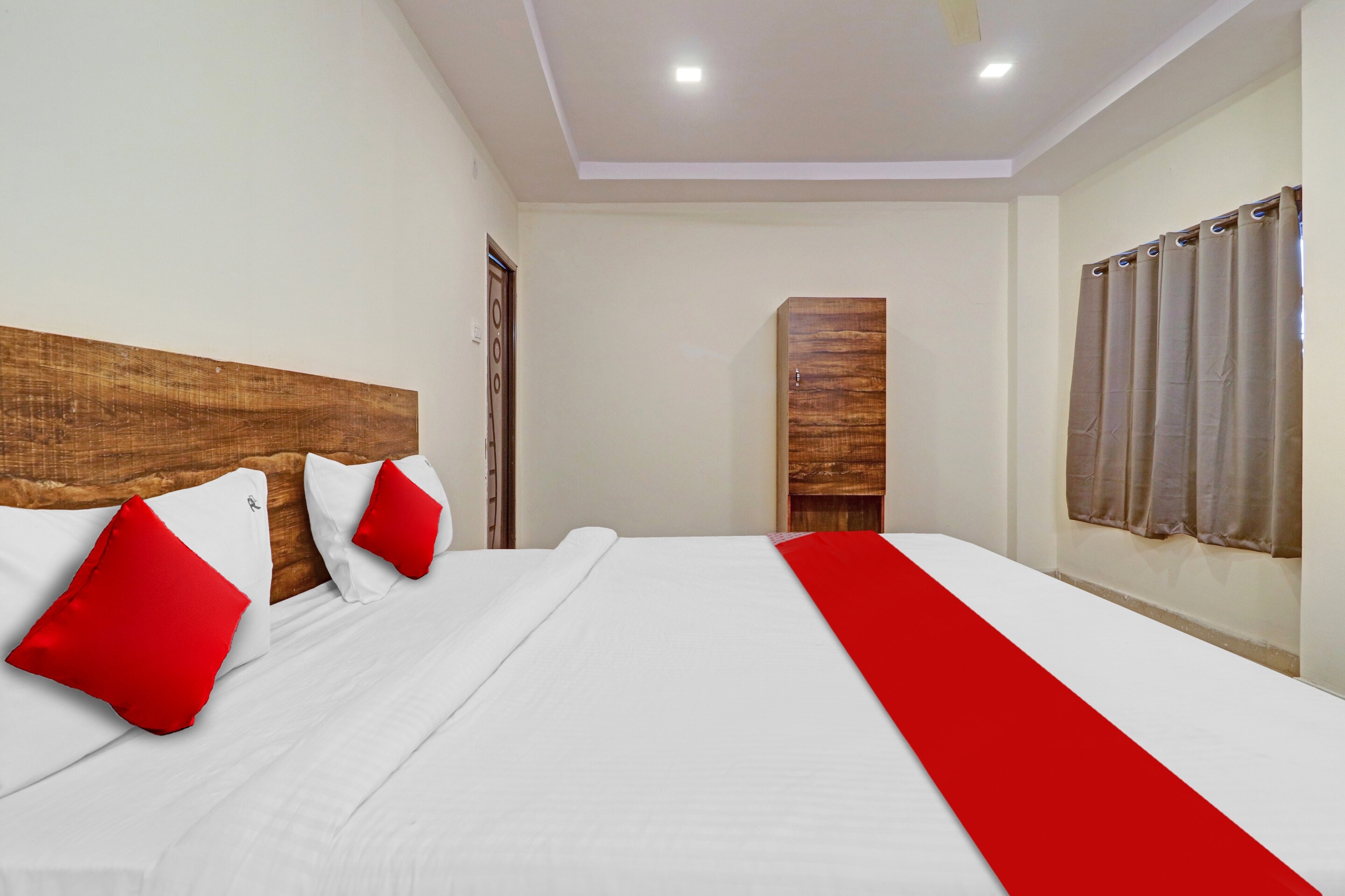 Hotel O 811357 R Square Inn - Tap to explore photos