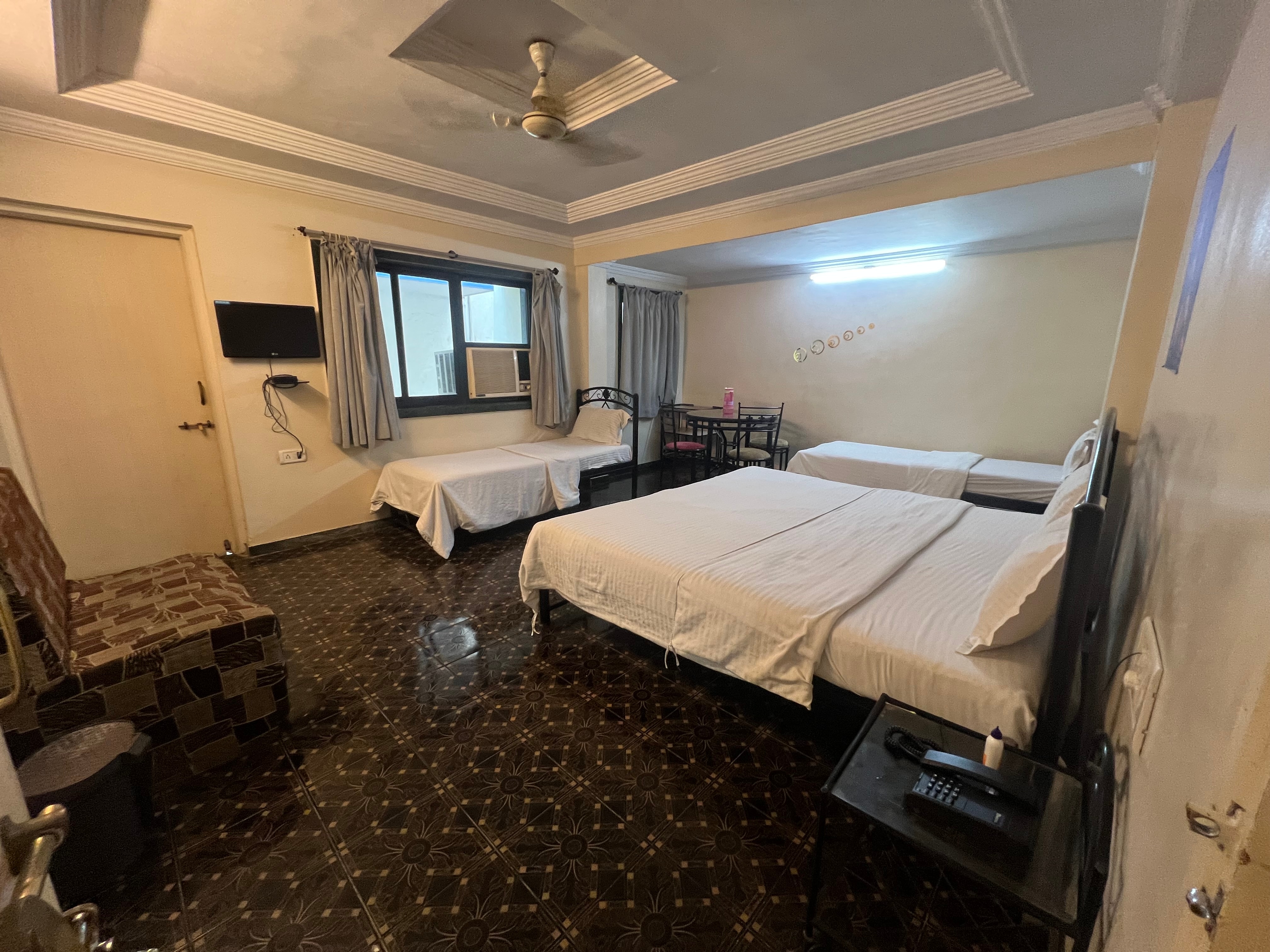 Hotel Sai's Village (101 meters from Saibaba Samadhi Temple) 3