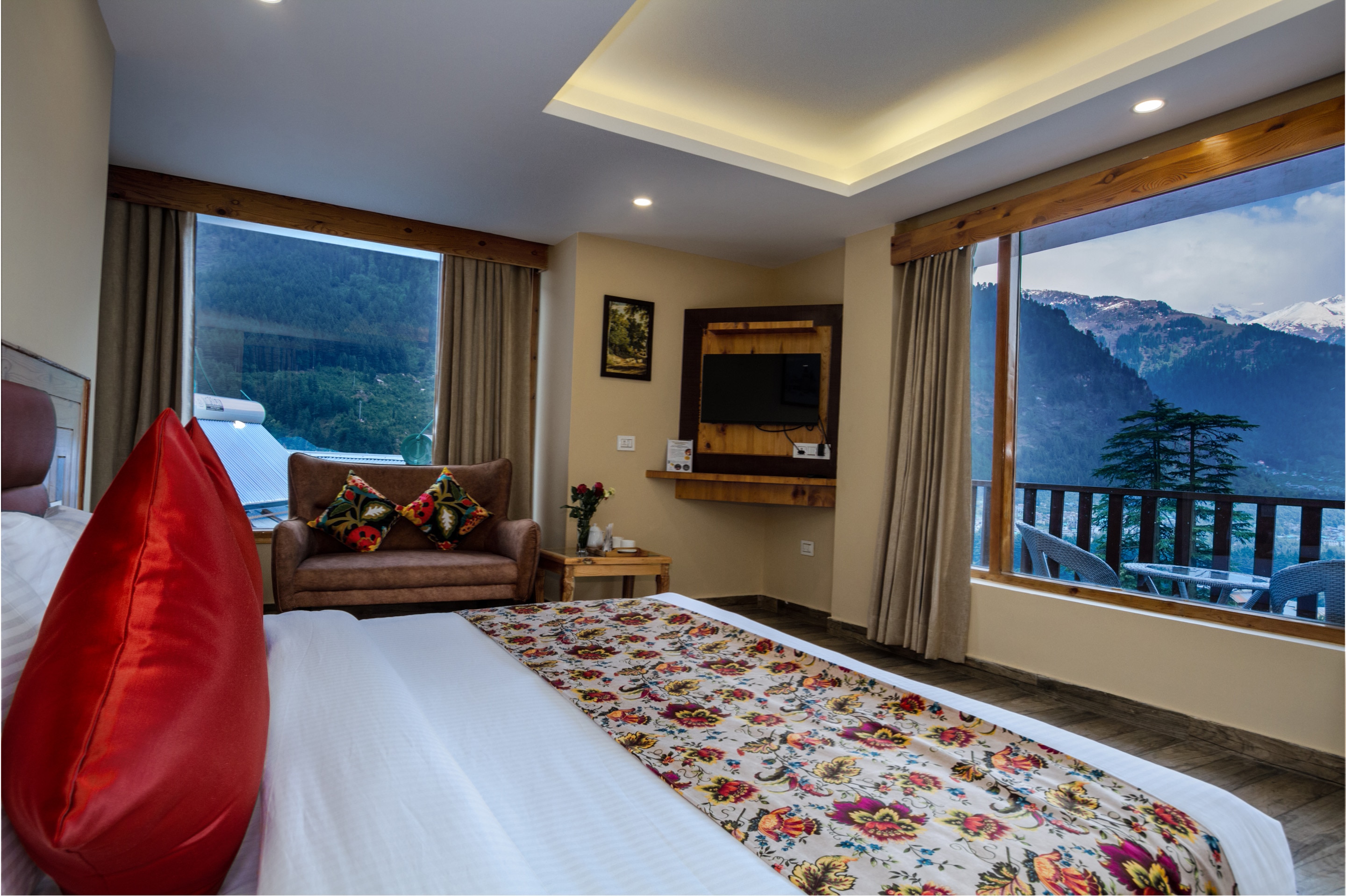 De Prashant -1 kms from Mall Road, Manali - Tap to explore photos