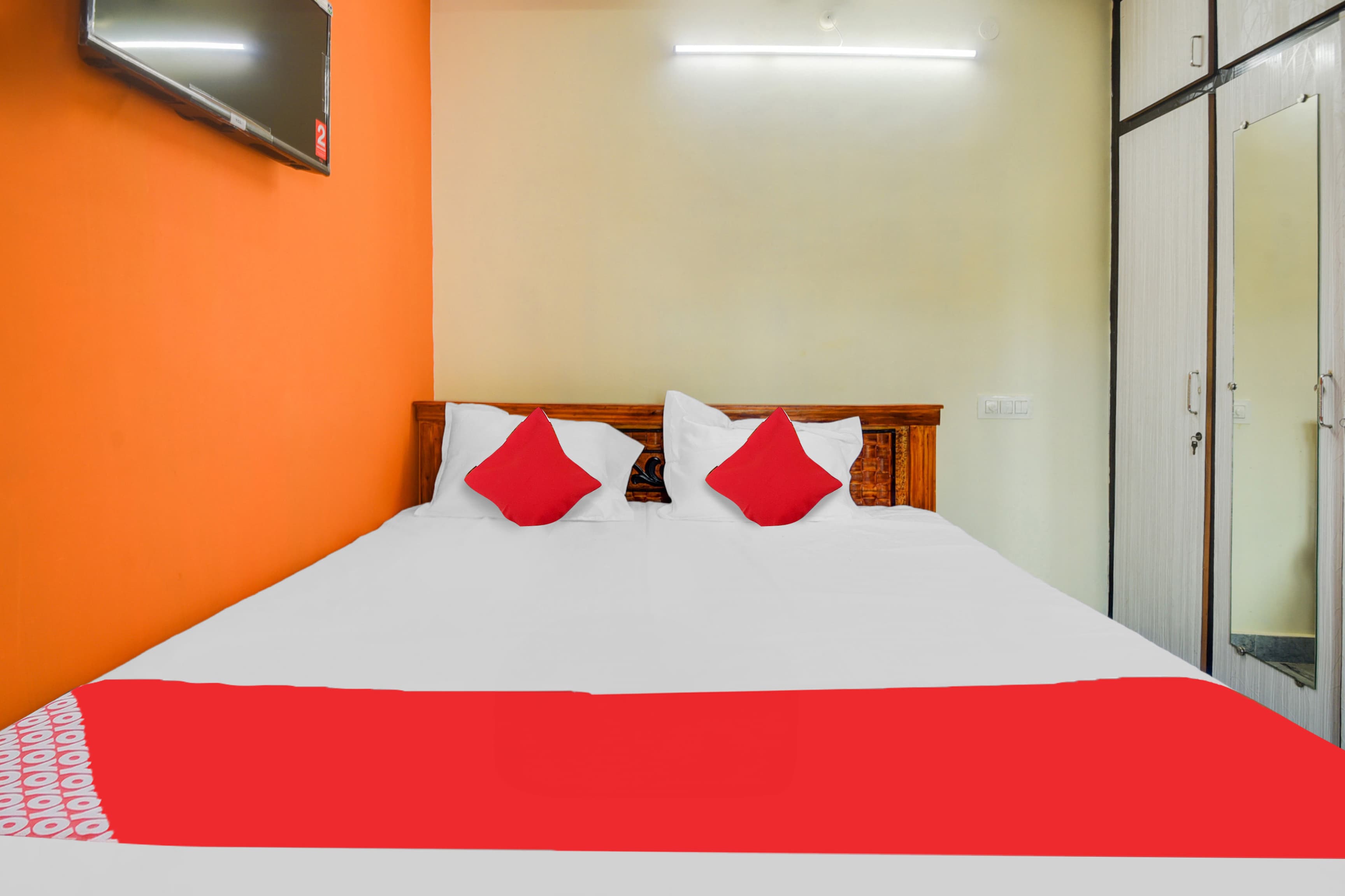Hotel O The Pearl Guest House - Tap to explore photos