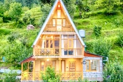 The nature view A shape Tree cottage 2BR premium bedroom, Banjar