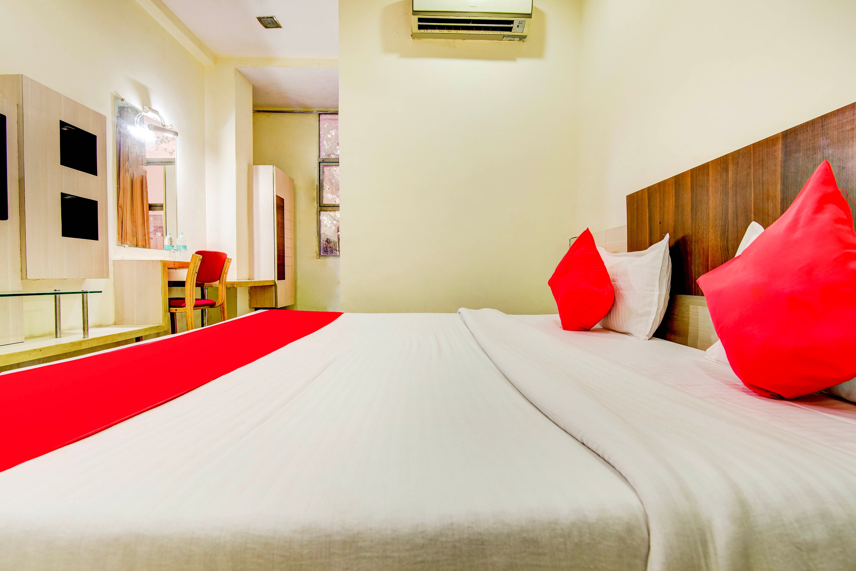 Hotel O manpreet - Tap to explore photos