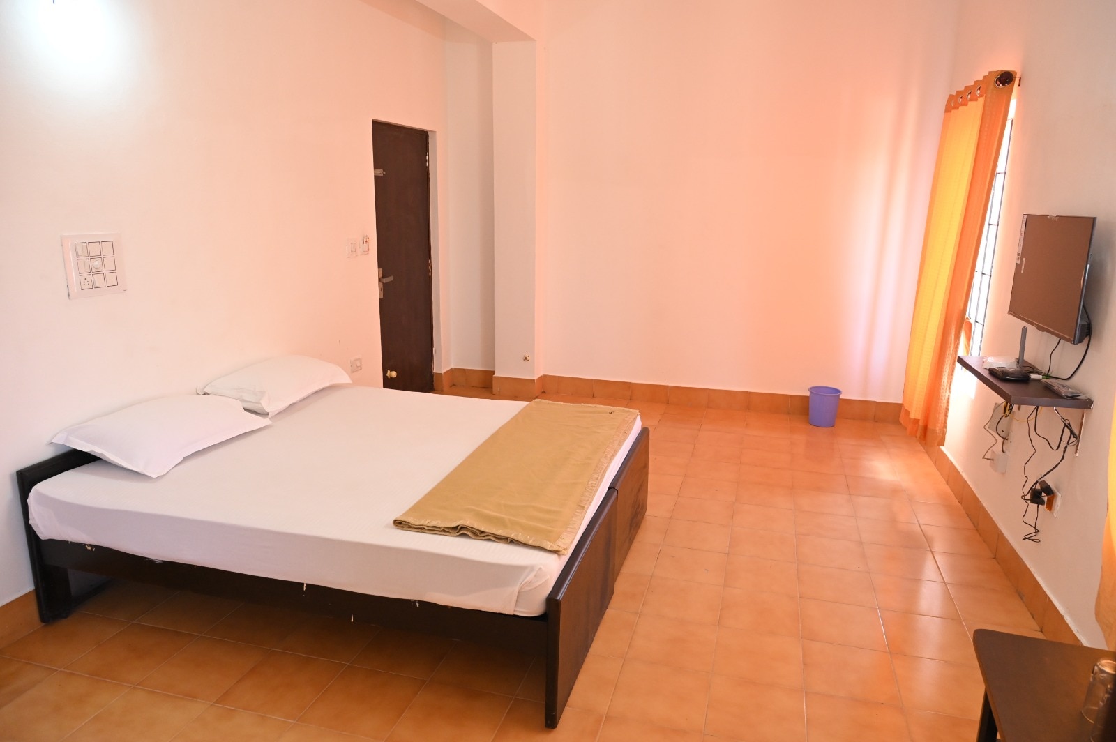 Hotel Dhanyavad - Tap to explore photos