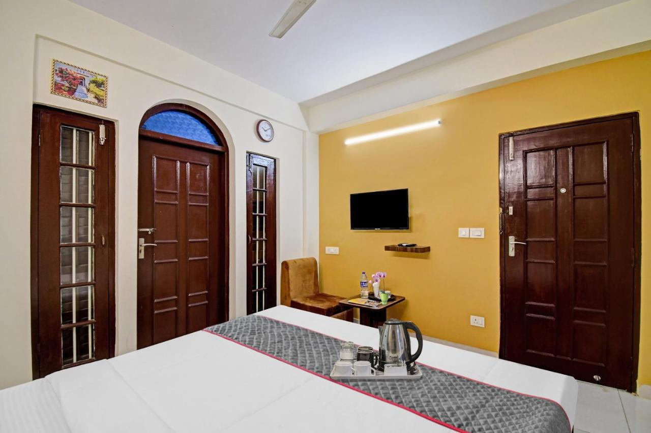 Hotel Jheel Mahal - Tap to explore photos