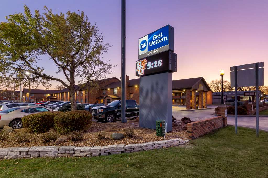 Best Western Falcon Plaza - Tap to explore photos