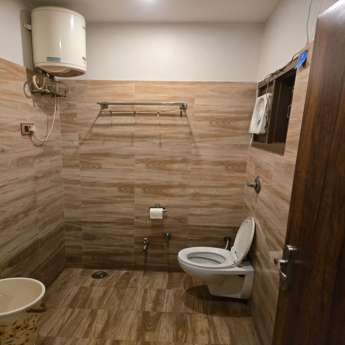 Hotel Prateek Plaza - Tap to explore photos