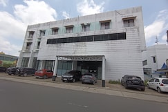 Hotel O Wisma Hamalau SyariahNearPulau Bromo Pedestrian Bridge, Tapin