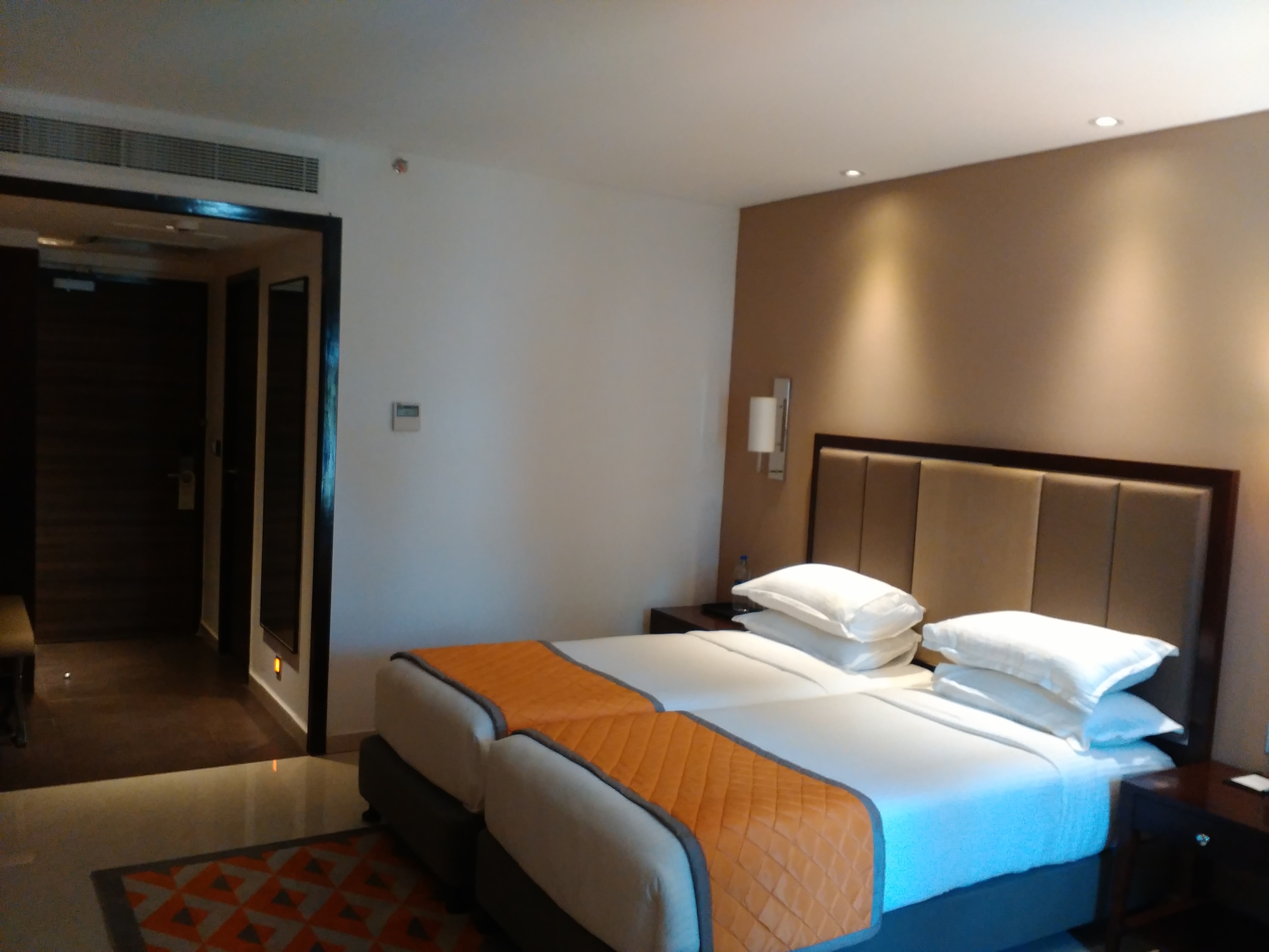 Sennetta Hotel Thiruvallur - Tap to explore photos