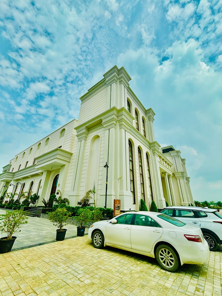 Hotel Sukh Farm 5-minute drive to Banasar Bagh - Tap to explore photos