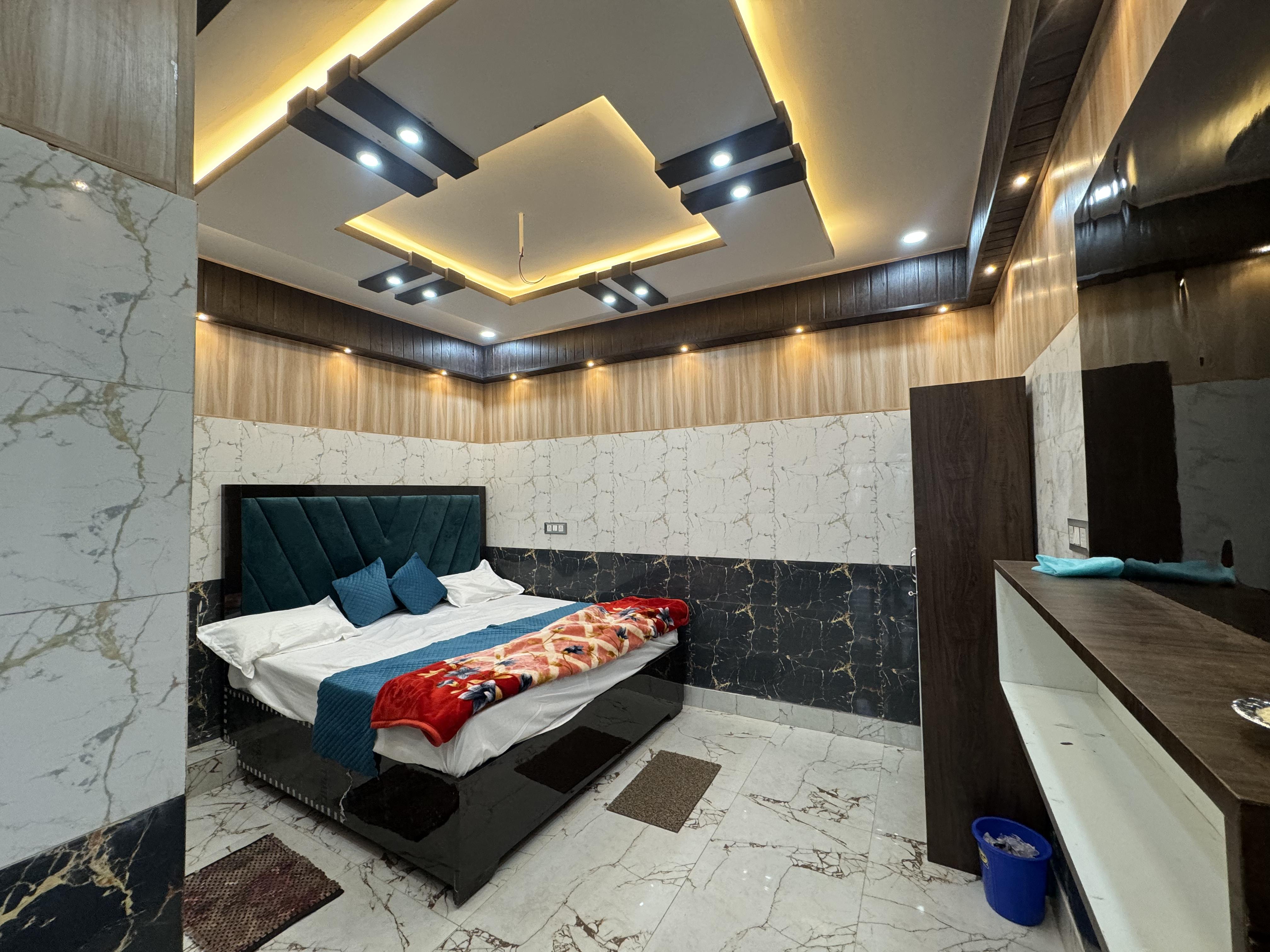 Hotel Samiksha Inn - Tap to explore photos
