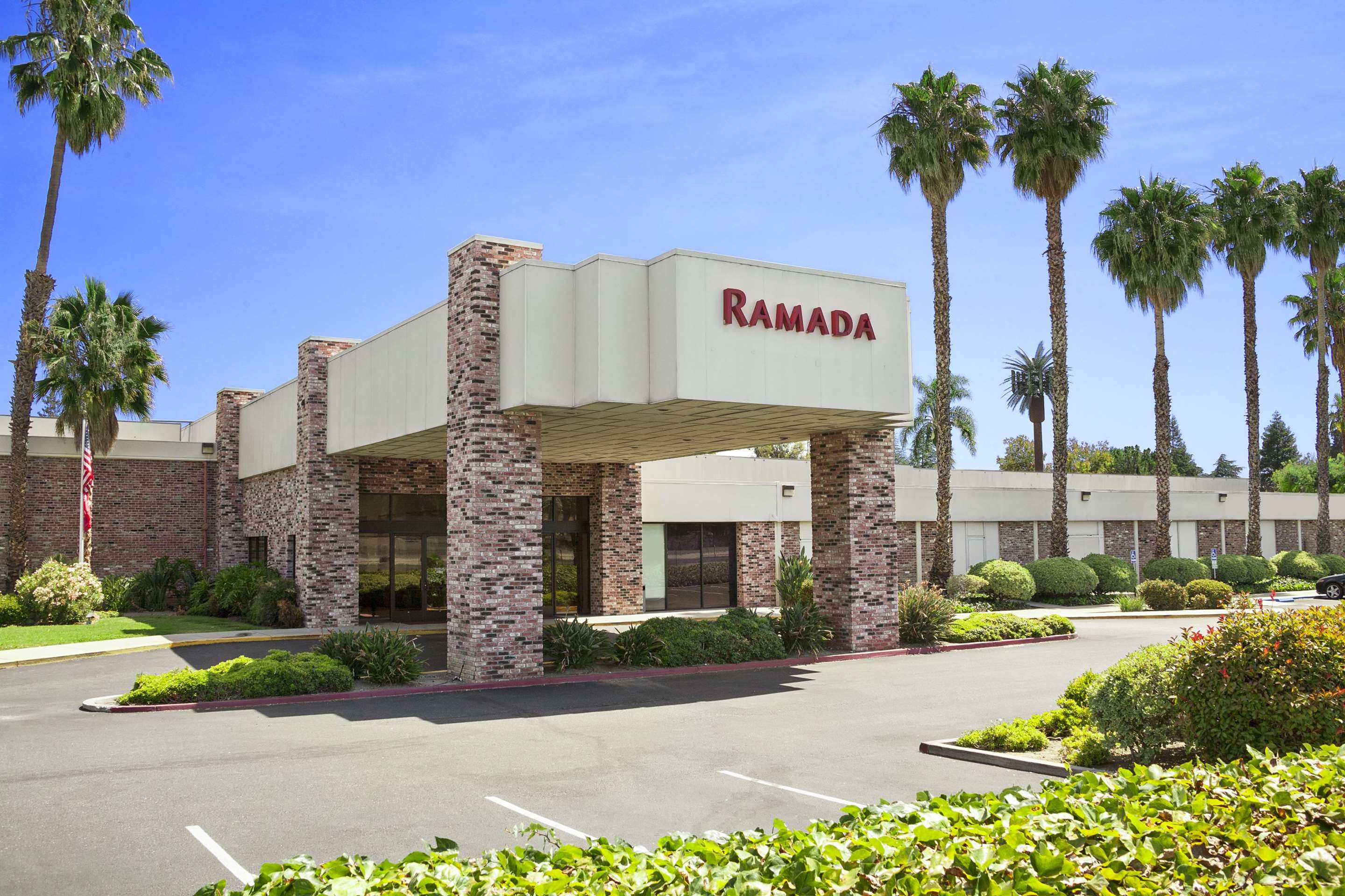 Ramada by Wyndham Sunnyvale/Silicon Valley - Tap to explore photos