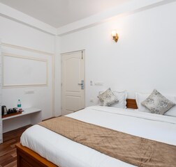 Deluxe Room with Common Balcony 