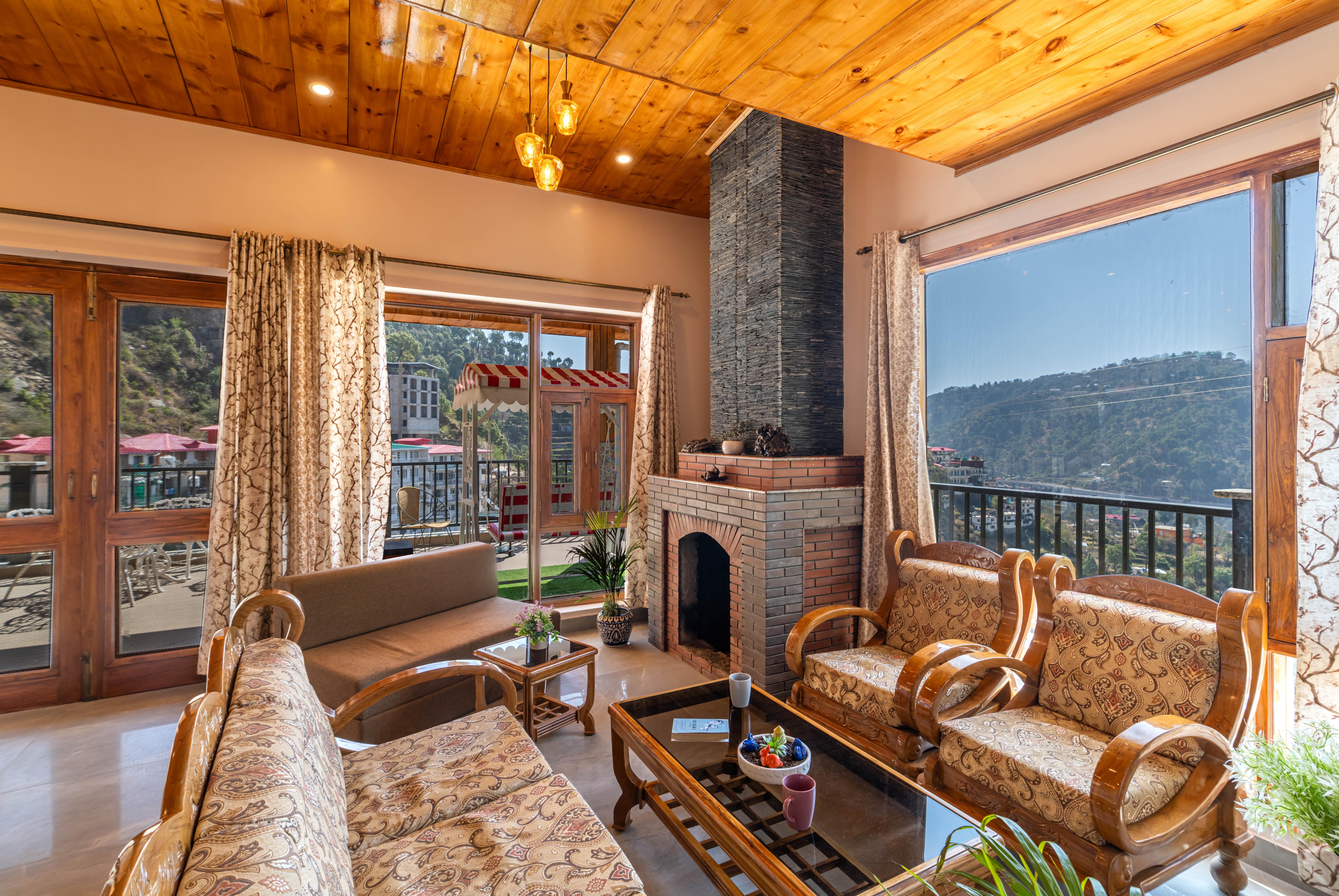 Scenic Villa near Kasauli | Luxe 3BHK Villa with WiFi, Cook, TV - Tap to explore photos